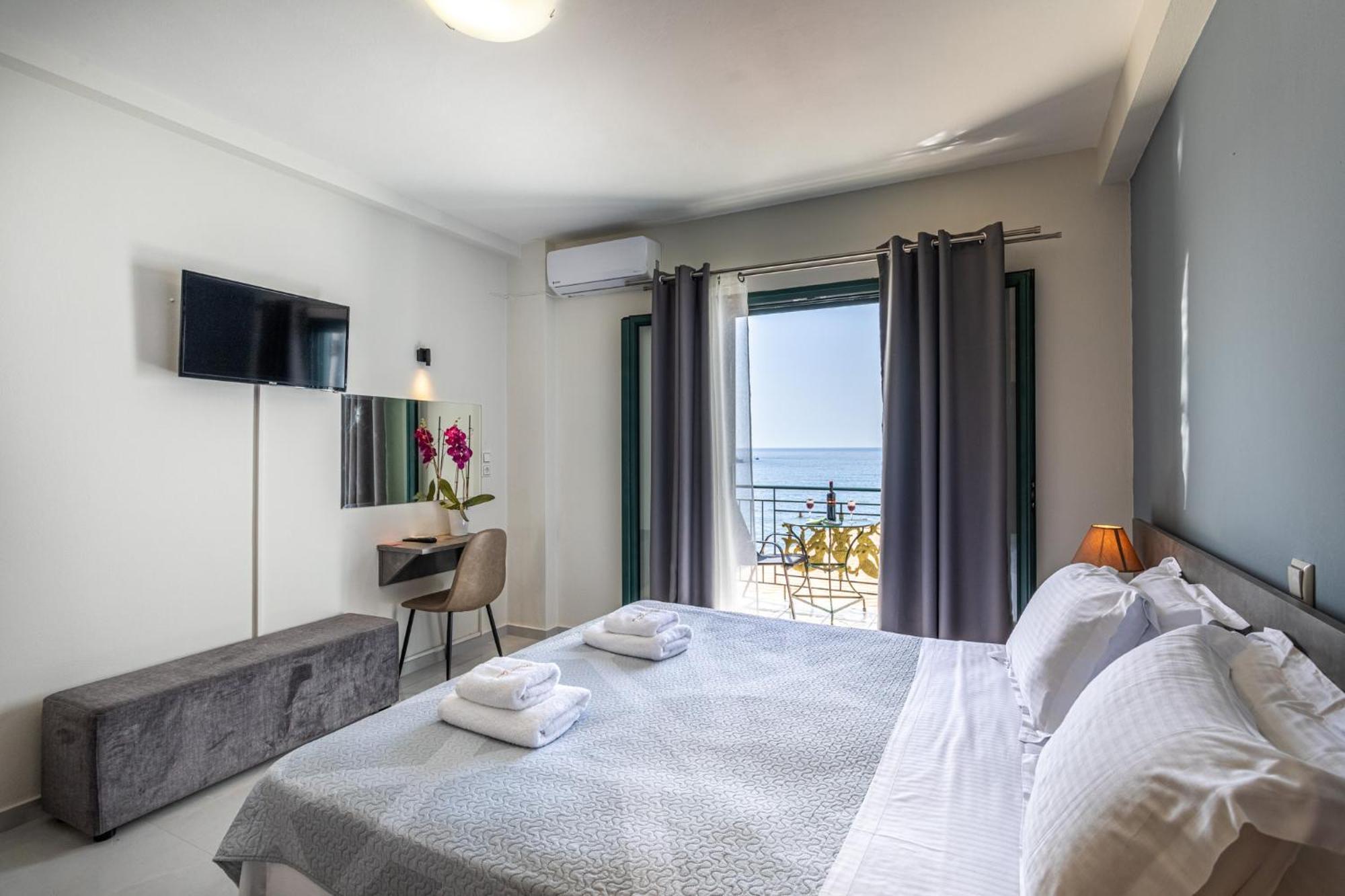 Marina Lejlighedshotel Kardhamili Eksteriør billede