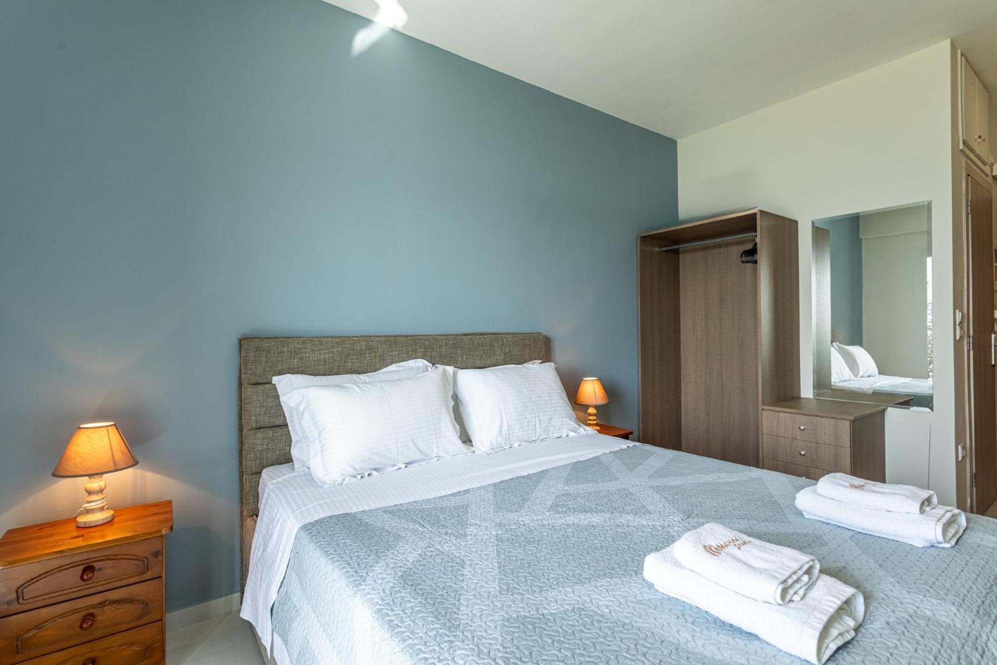Marina Lejlighedshotel Kardhamili Eksteriør billede