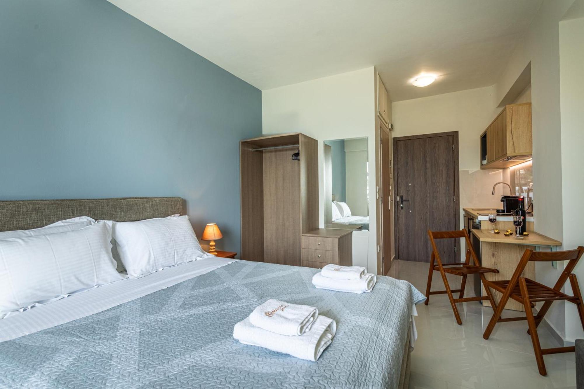 Marina Lejlighedshotel Kardhamili Eksteriør billede