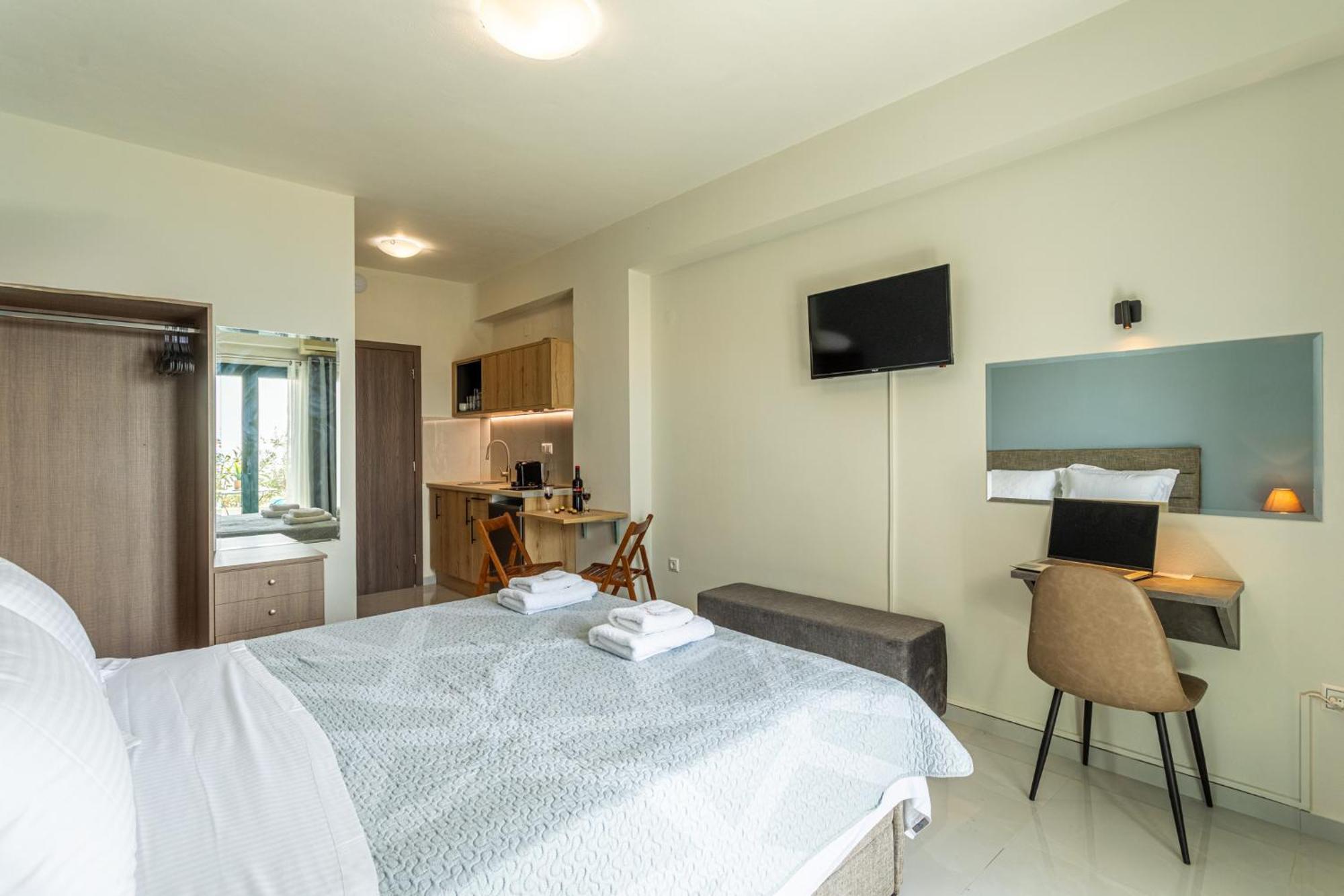 Marina Lejlighedshotel Kardhamili Eksteriør billede