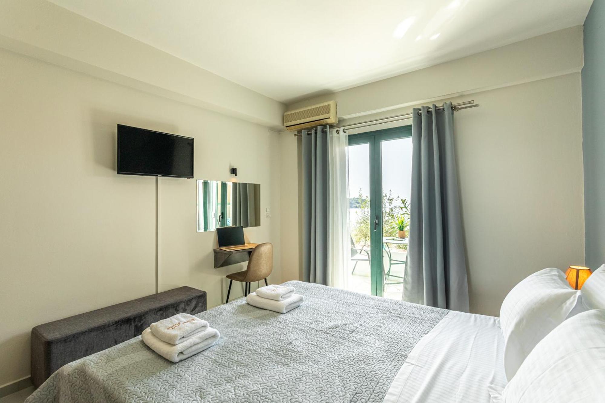Marina Lejlighedshotel Kardhamili Eksteriør billede